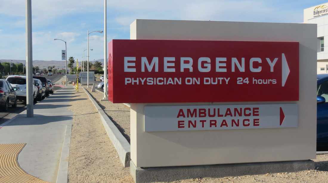Emergency ambulance entrance signage